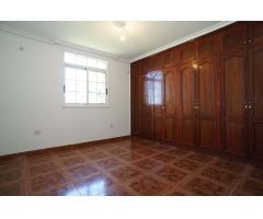 Amplia Casa Familiar con Oportunidades Únicas en Tacoronte