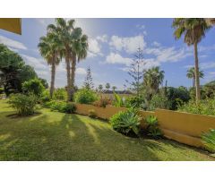 Villa independiente con vistas al mar en Elviria con tres apartamentos con acceso privado propio.