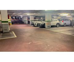 Parking en venta situado en la calle Aragón 441