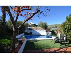 Preciosa casa de campo con piscina, jardín y bonitas vistas.