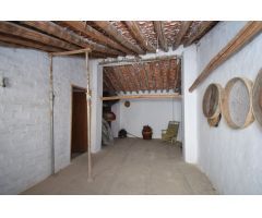 GRAN CASA RÚSTICA  DE PUEBLO CON MUCHO POTENCIAL