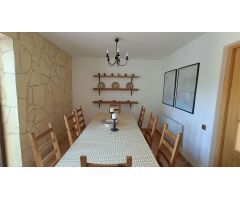Casa de campo independiente con terreno llano vallado, piscina, cerca del pueblo