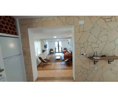 Casa de campo independiente con terreno llano vallado, piscina, cerca del pueblo