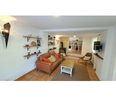 Casa de campo independiente con terreno llano vallado, piscina, cerca del pueblo