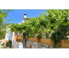Casa de campo independiente con terreno llano vallado, piscina, cerca del pueblo