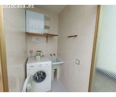 Casa adosada de 6 dormitorios con local comercial y mucho potencial.