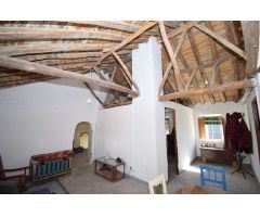 GRAN CASA RUSTICA DE PUEBLO EN  UN PUEBLO MUY TRANQUILO