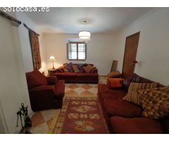 Bonita casa de pueblo con terraza, patio, piscina, cochera y buenas vistas