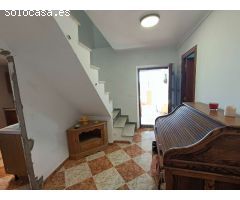 Bonita casa de pueblo con terraza, patio, piscina, cochera y buenas vistas