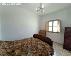 Bonita casa de pueblo con terraza, patio, piscina, cochera y buenas vistas