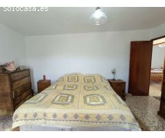 Bonita casa de pueblo con terraza, patio, piscina, cochera y buenas vistas