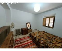 Bonita casa de pueblo con terraza, patio, piscina, cochera y buenas vistas
