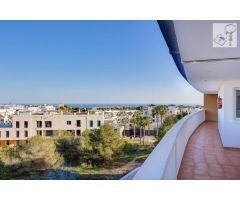 APARTAMENTO 2 DORMITORIOS, PISCINA, GARAJE Y A TAN SOLO 200M DEL CAMPO DE GOLF DE CAMPOAMOR