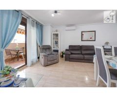 APARTAMENTO EN EL CENTRO DE TORREVIEJA, 2 DORMITORIOS, PISCINA Y GARAJE Y TRASTERO DE 30M2