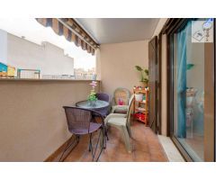 APARTAMENTO EN EL CENTRO DE TORREVIEJA, 2 DORMITORIOS, PISCINA Y GARAJE Y TRASTERO DE 30M2