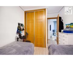 APARTAMENTO EN EL CENTRO DE TORREVIEJA, 2 DORMITORIOS, PISCINA Y GARAJE Y TRASTERO DE 30M2