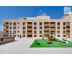 APARTAMENTO EN EL CENTRO DE TORREVIEJA, 2 DORMITORIOS, PISCINA Y GARAJE Y TRASTERO DE 30M2