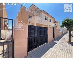 HAGA SU OFERTA!! DUPLEX ADOSADO 2 DORMITORIOS CON PISCINA EN URB. EL HONDO!!