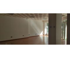 ¡Oportunidad única! Local comercial en alquiler en una zona de alto tráfico.