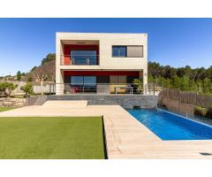 Vive donde otros sueñan escapar: espectacular villa en Sant Esteve de Sesrovires
