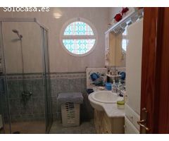 Chalet independiente con apartamento , estudio  y vistas al mar