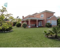 Villa independiente a la venta en Estepona.