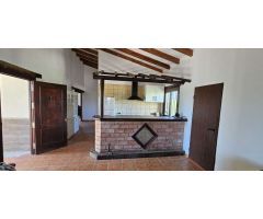 Finca con casa en alquiler en Cártama