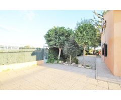 Casa  con piscina sobre  una parcela de 1389 m2