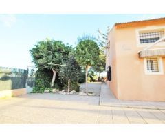 Casa  con piscina sobre  una parcela de 1389 m2