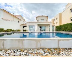 Chalet en Venta en lEscala, Girona