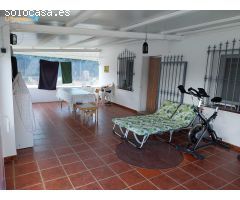 CHALET CON PISCINA, MAS TRES VIVIENDAS INDIVIDUALES , EN PARCELA DE 1966 M2