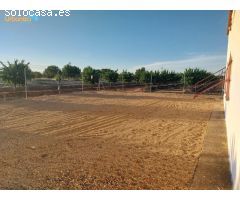 CHALET CON PISCINA, MAS TRES VIVIENDAS INDIVIDUALES , EN PARCELA DE 1966 M2