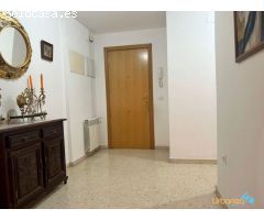 AMPLIO PISOS EN PLANTA BAJA PRACTICAMENTE NUEVO DE 4 HABITACIONES  2 PATIOS GARAJE Y TRASTERO