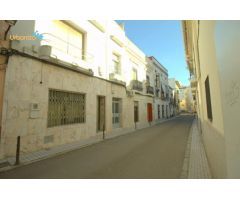 SE ALQUILA LOCAL PARA TRASTERO O ALMACEN.