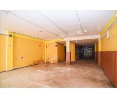 Local comercial en Venta en Banyoles, Girona