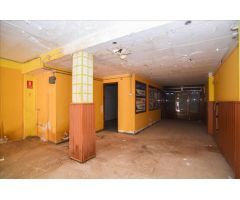 Local comercial en Venta en Banyoles, Girona