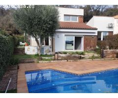 Chalet en Venta en Medinyà, Girona