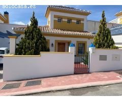 PRECIOSO CHALET EN VENTA EN CALAHONDA CON 3 HABITACIONES -PISCINA PRIVADA Y PARKING