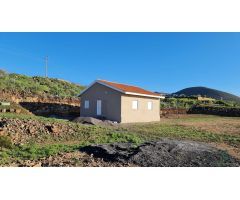 Casa independiente en precioso terreno con vistas a la montaña!