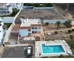 Villa de Lujo con Vistas Espectaculares al Mar en Playa Paraíso, Tenerife Sur