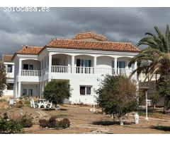 Villa de Lujo con Vistas Espectaculares al Mar en Playa Paraíso, Tenerife Sur