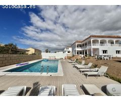 Villa de Lujo con Vistas Espectaculares al Mar en Playa Paraíso, Tenerife Sur