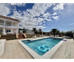 Villa de Lujo con Vistas Espectaculares al Mar en Playa Paraíso, Tenerife Sur