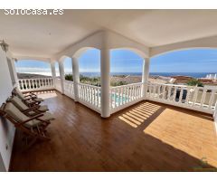 Villa de Lujo con Vistas Espectaculares al Mar en Playa Paraíso, Tenerife Sur