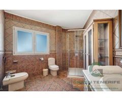 Villa de Lujo con Vistas Espectaculares al Mar en Playa Paraíso, Tenerife Sur