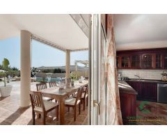 Villa de Lujo con Vistas Espectaculares al Mar en Playa Paraíso, Tenerife Sur
