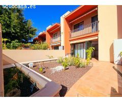 Adosado en Venta en Playa Paraíso con Vistas al Mar y Piscina.