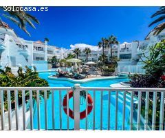 Exclusivo piso con terraza y vistas al mar en venta junto a la playa.