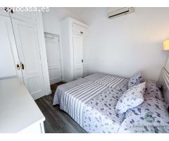 Exclusivo piso con terraza y vistas al mar en venta junto a la playa.