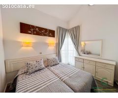 Exclusivo piso con terraza y vistas al mar en venta junto a la playa.